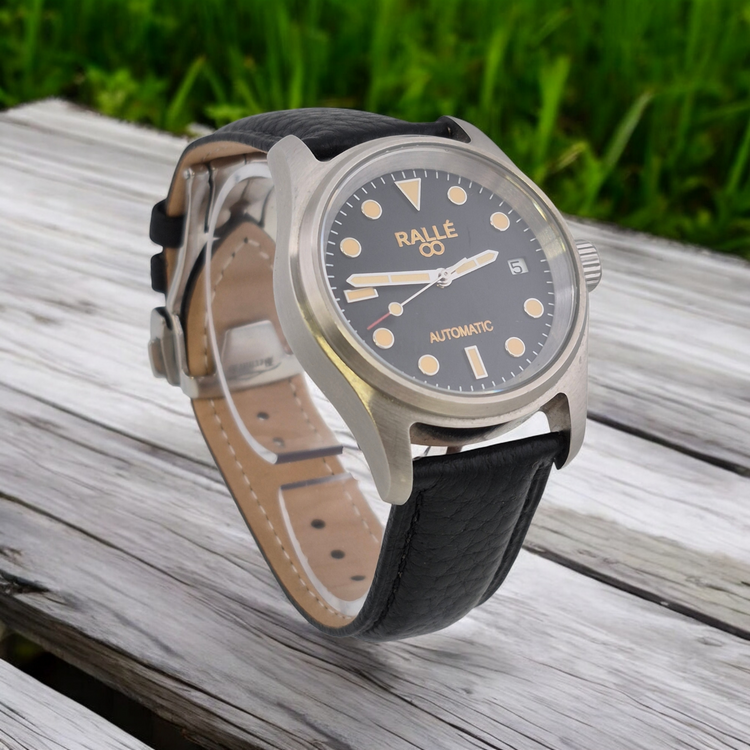 Rallé Pre-owned Nightshade - Alternate angle view showing dial clarity and refined craftsmanship.