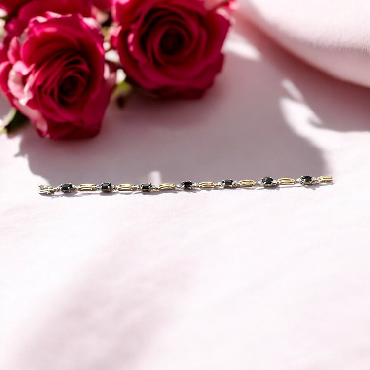 Rallé Elegant 7.25" Onyx Diamond Bracelet - Detail close-up of onyx and diamond arrangement showing refined craftsmanship.