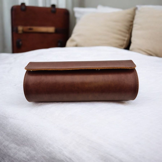 Rallé Three Slot Leather Travel Roll - Detail view showing refined craftsmanship and premium detail.
